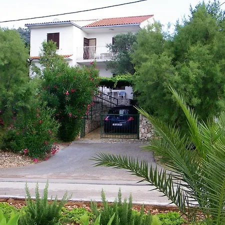 Apartment By The Sea Vinisce, Trogir - 5982 *
